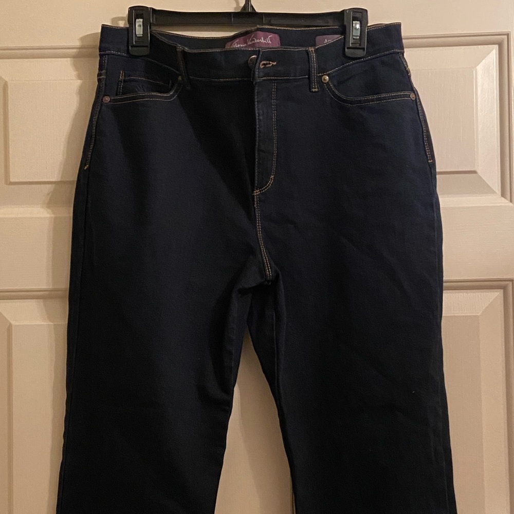 Gently used. Women’s size 12 short Gloria Vanderbilt. “Amanda” denim jeans